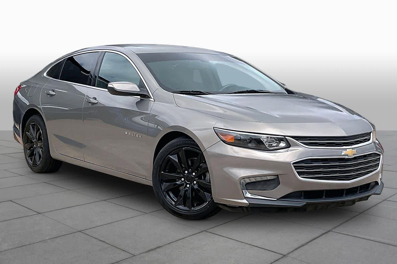 Used 2017 Chevrolet Malibu LT FWD image 4