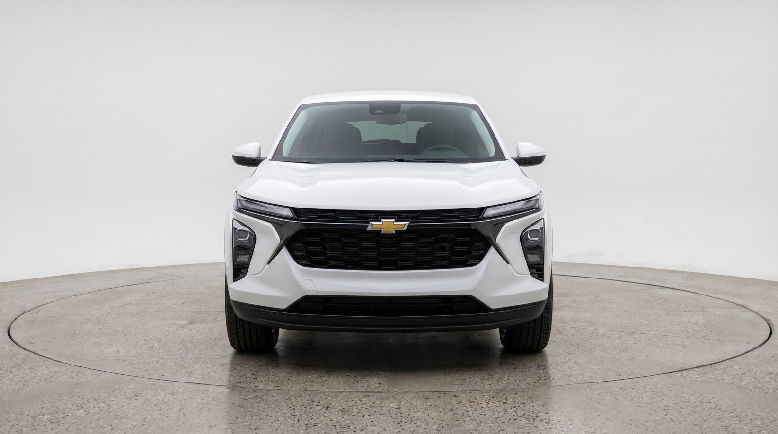 Used 2025 Chevrolet Blazer LT FWD image 2
