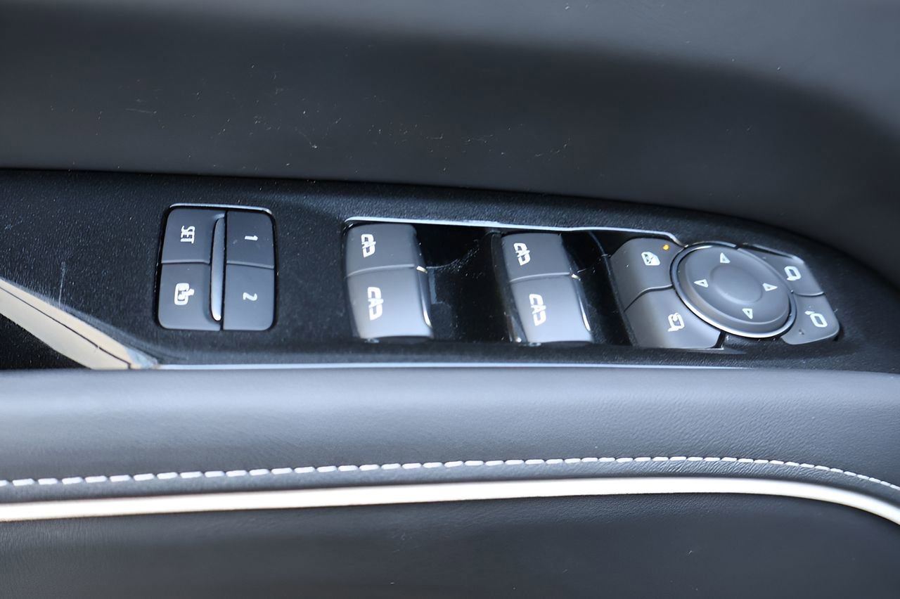 Certified 2024 Cadillac Escalade Premium Luxury Platinum image 11