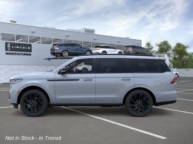 New 2026 Lincoln Navigator Reserve w/ Jet Appearance Package AWD/4WD image 3