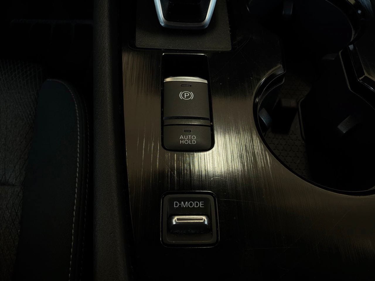 Used 2025 Nissan Rogue SV FWD image 23