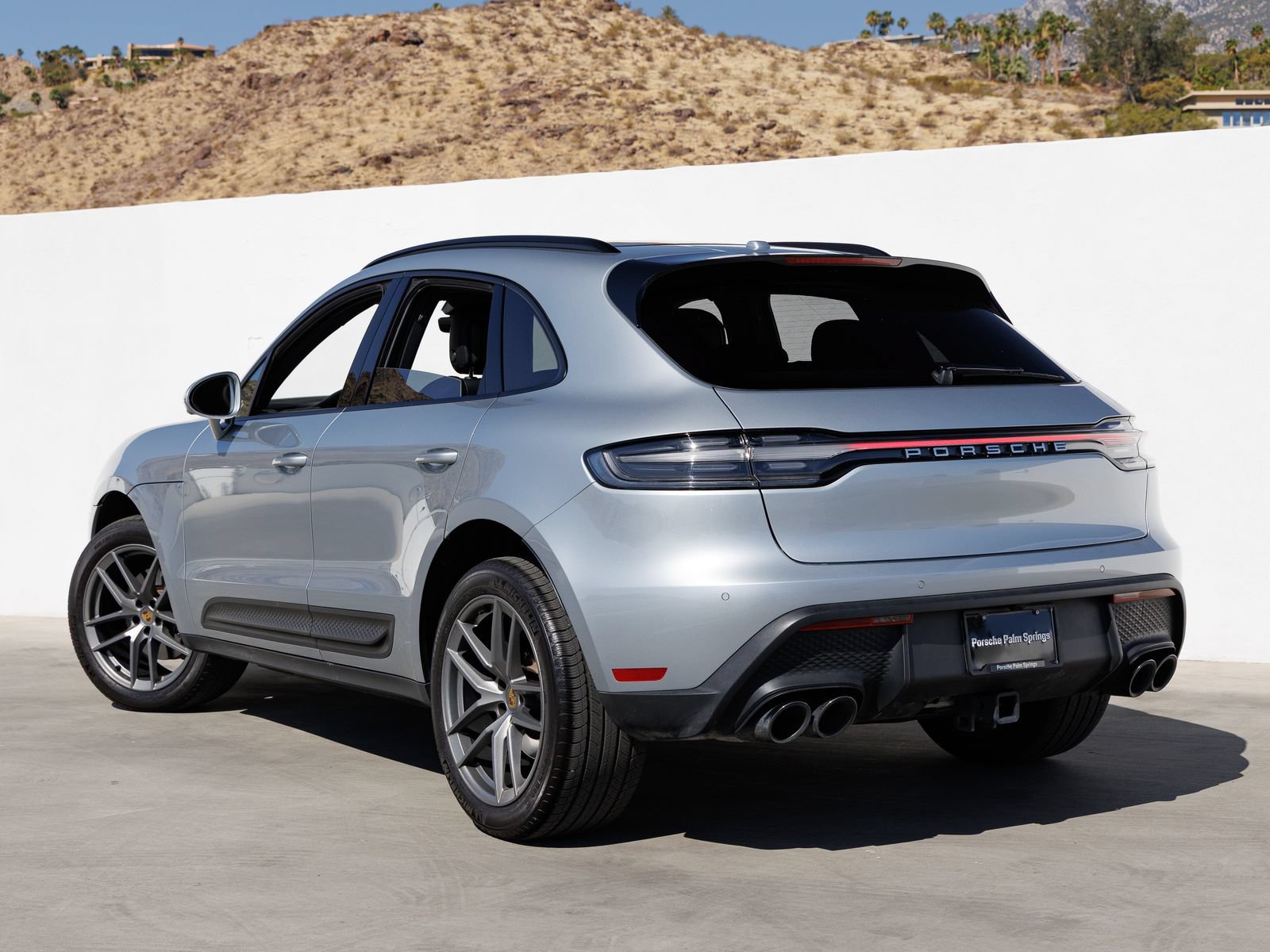 Used 2025 Porsche Macan AWD/4WD image 3