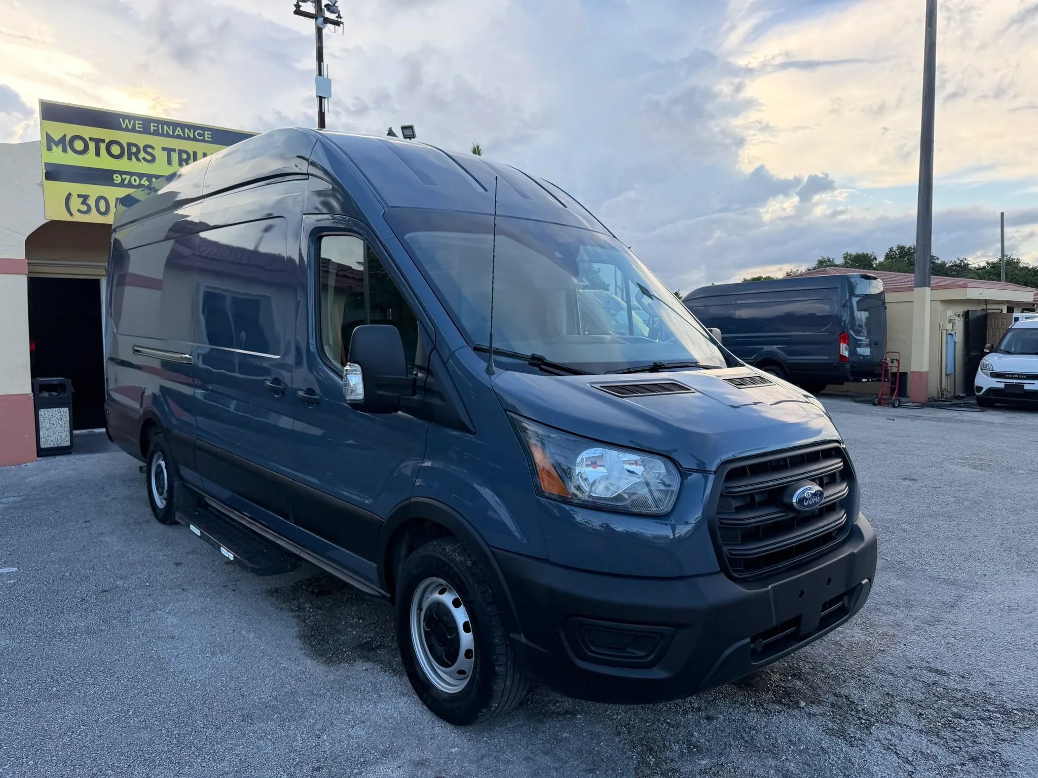 Used 2020 Ford Transit 250 148 High Roof Extended RWD image 10
