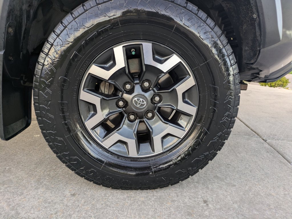 Used 2017 Toyota Tacoma TRD Off-Road w/ Tow Package (A/T) AWD/4WD image 33