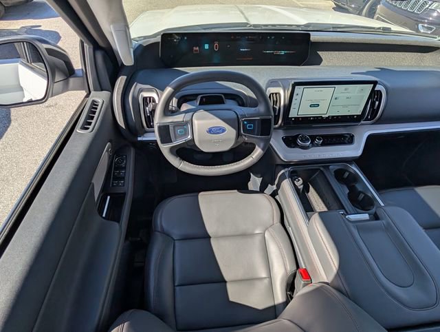 Certified 2025 Ford Expedition Active image 9