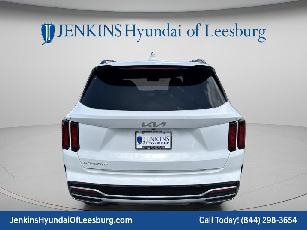 Used 2023 Kia Sorento EX w/ Panoramic Sunroof Package FWD image 6