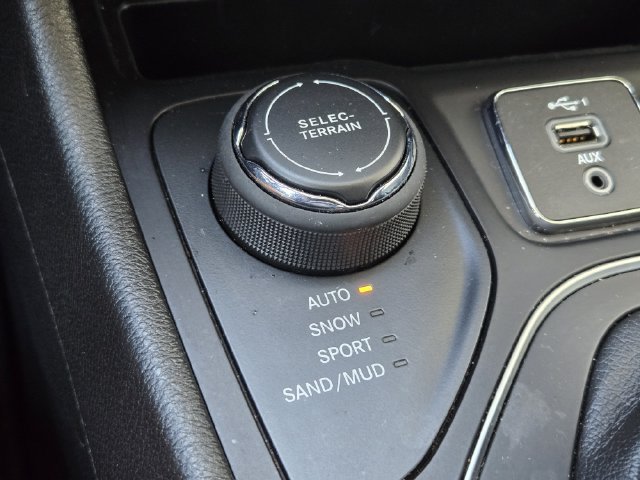 Certified 2021 Jeep Cherokee Latitude AWD/4WD image 26