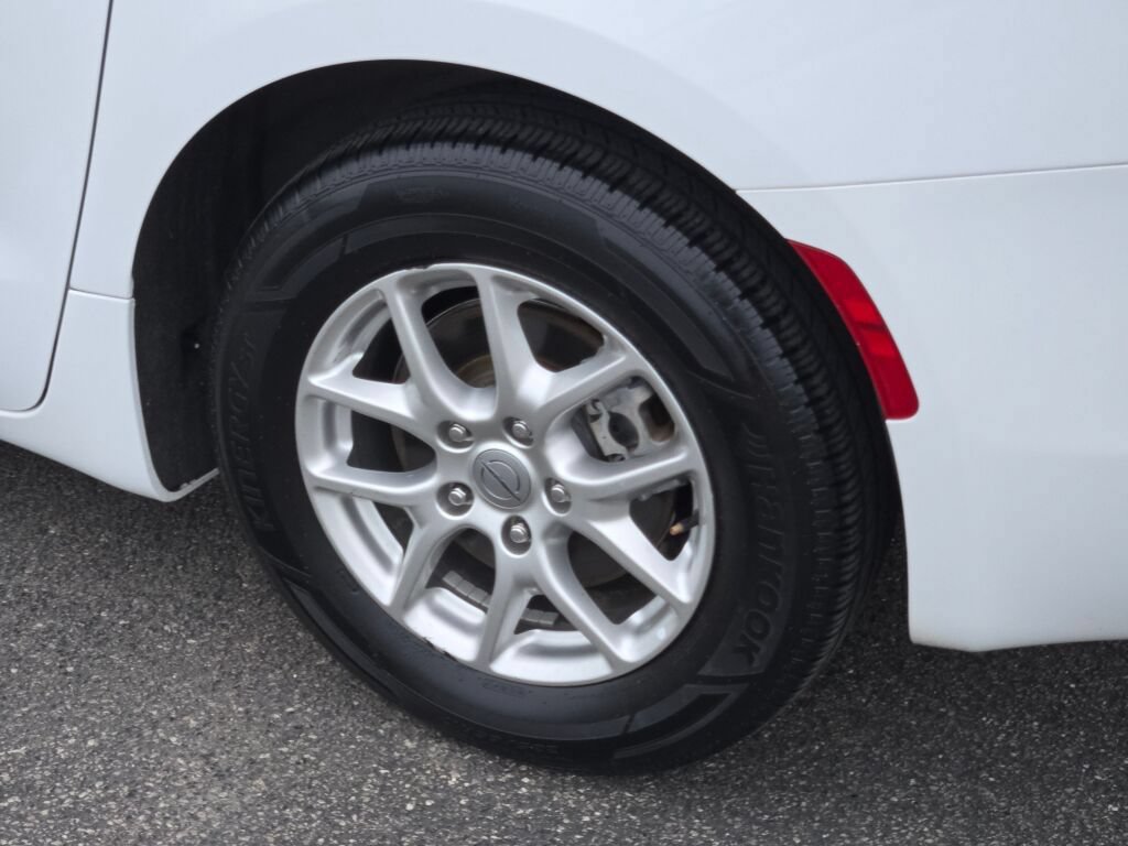 Certified 2023 Chrysler Voyager LX FWD image 17