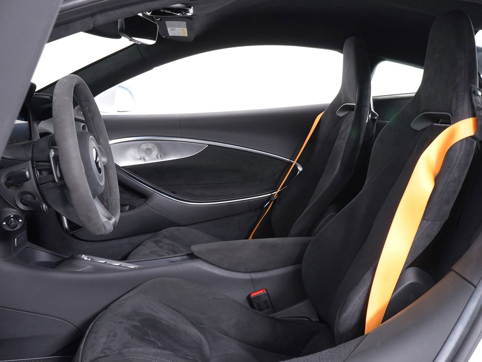 Used 2023 McLaren Artura RWD image 5