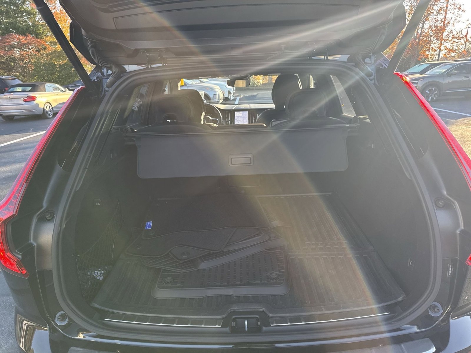 Used 2024 Volvo XC60 T8 Ultimate w/ Protection Package Premier image 28