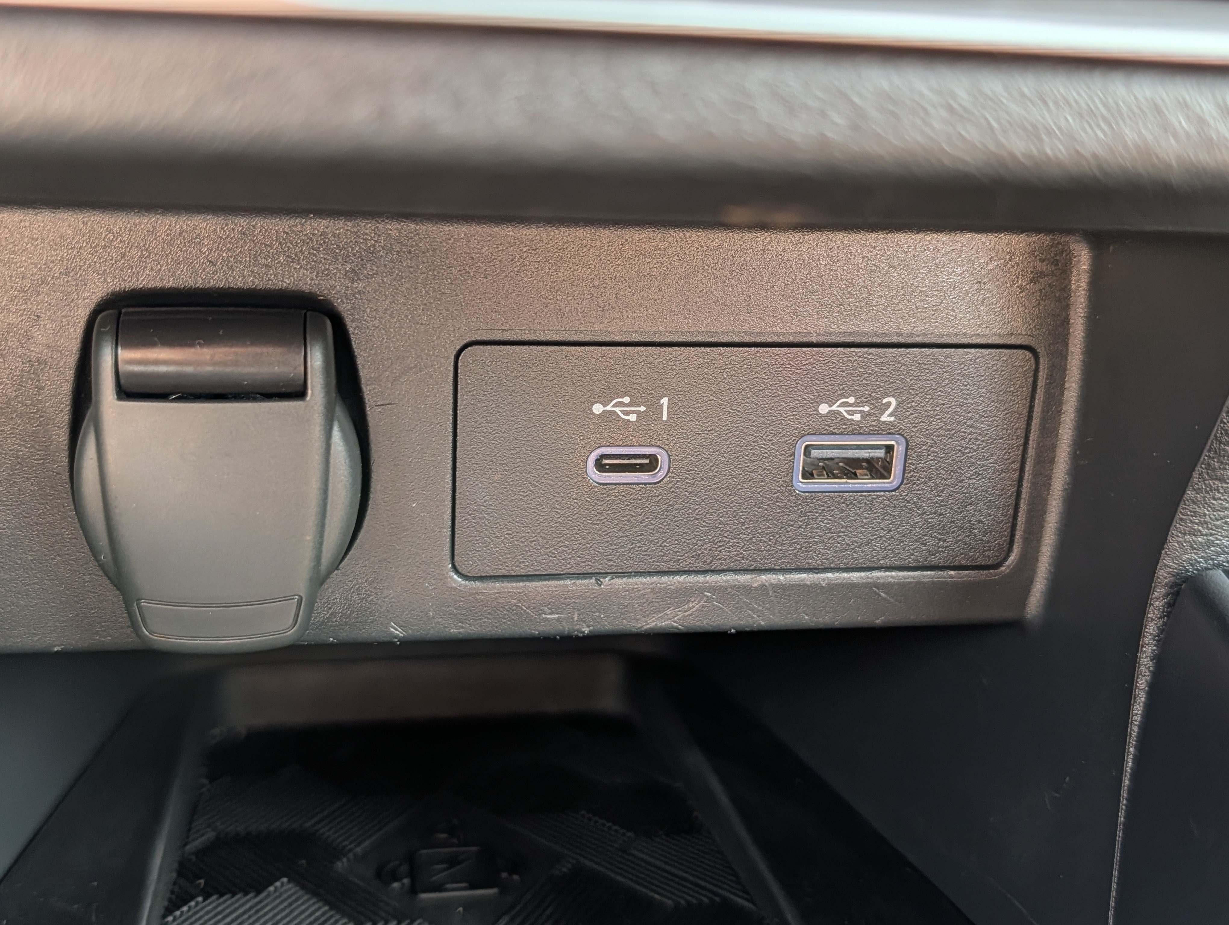 Used 2024 Nissan Versa SR FWD image 33