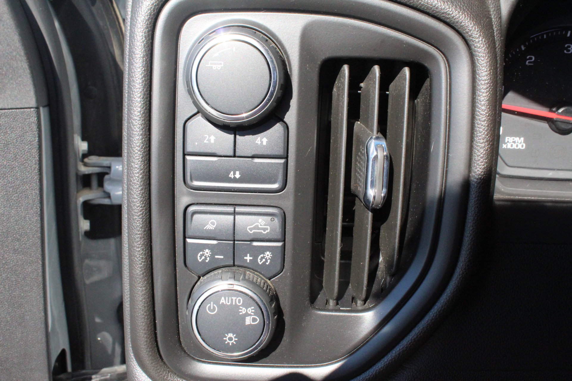 Used 2024 Chevrolet Silverado 2500 Custom w/ Custom Value Package AWD/4WD image 20