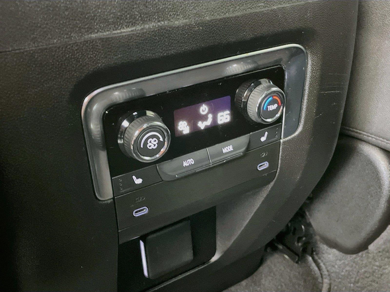 Used 2025 Chevrolet Tahoe Premier AWD/4WD image 29