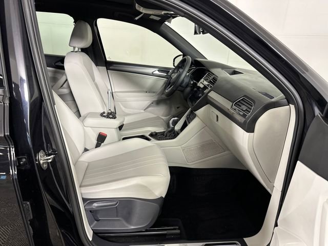 Used 2024 Volkswagen Tiguan SE R-Line image 28