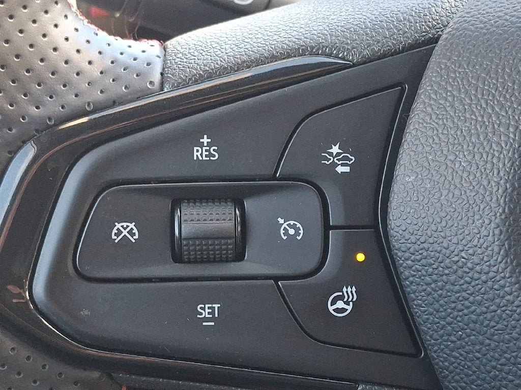 Certified 2024 Chevrolet Trax RS FWD image 21