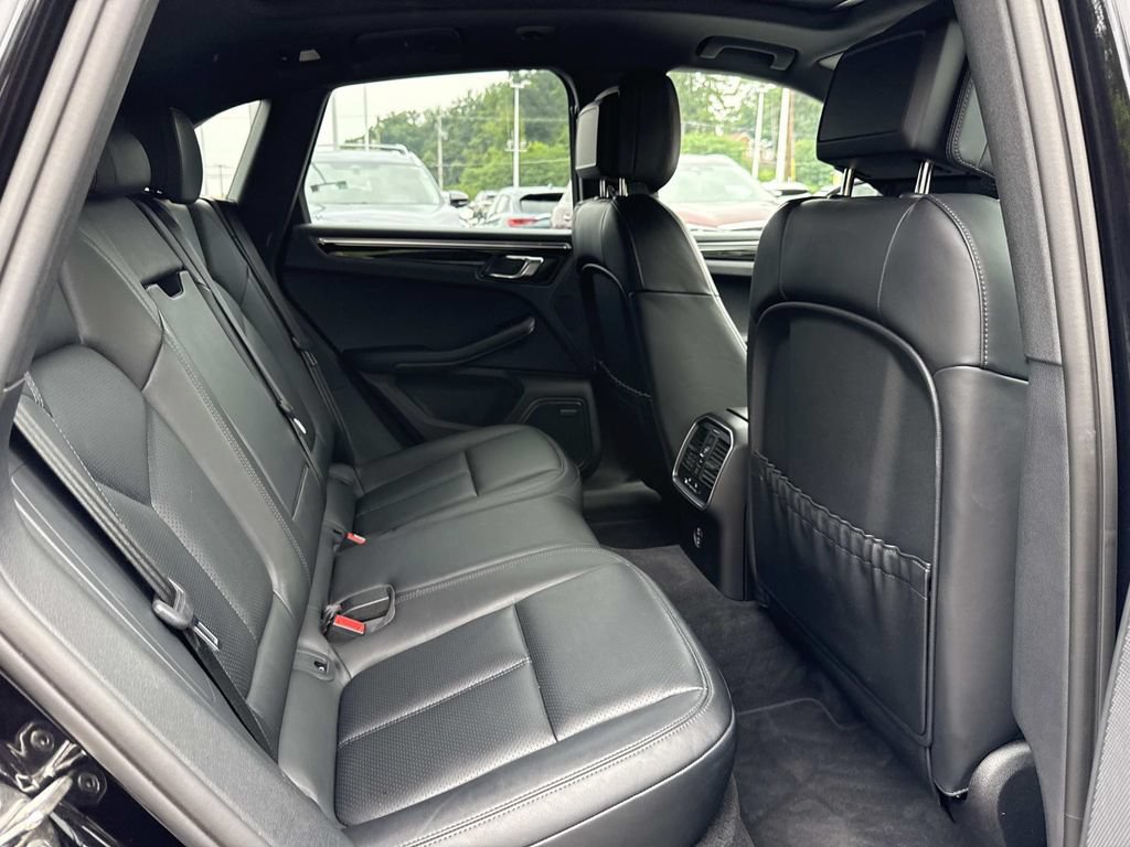 Used 2025 Porsche Macan AWD/4WD image 20