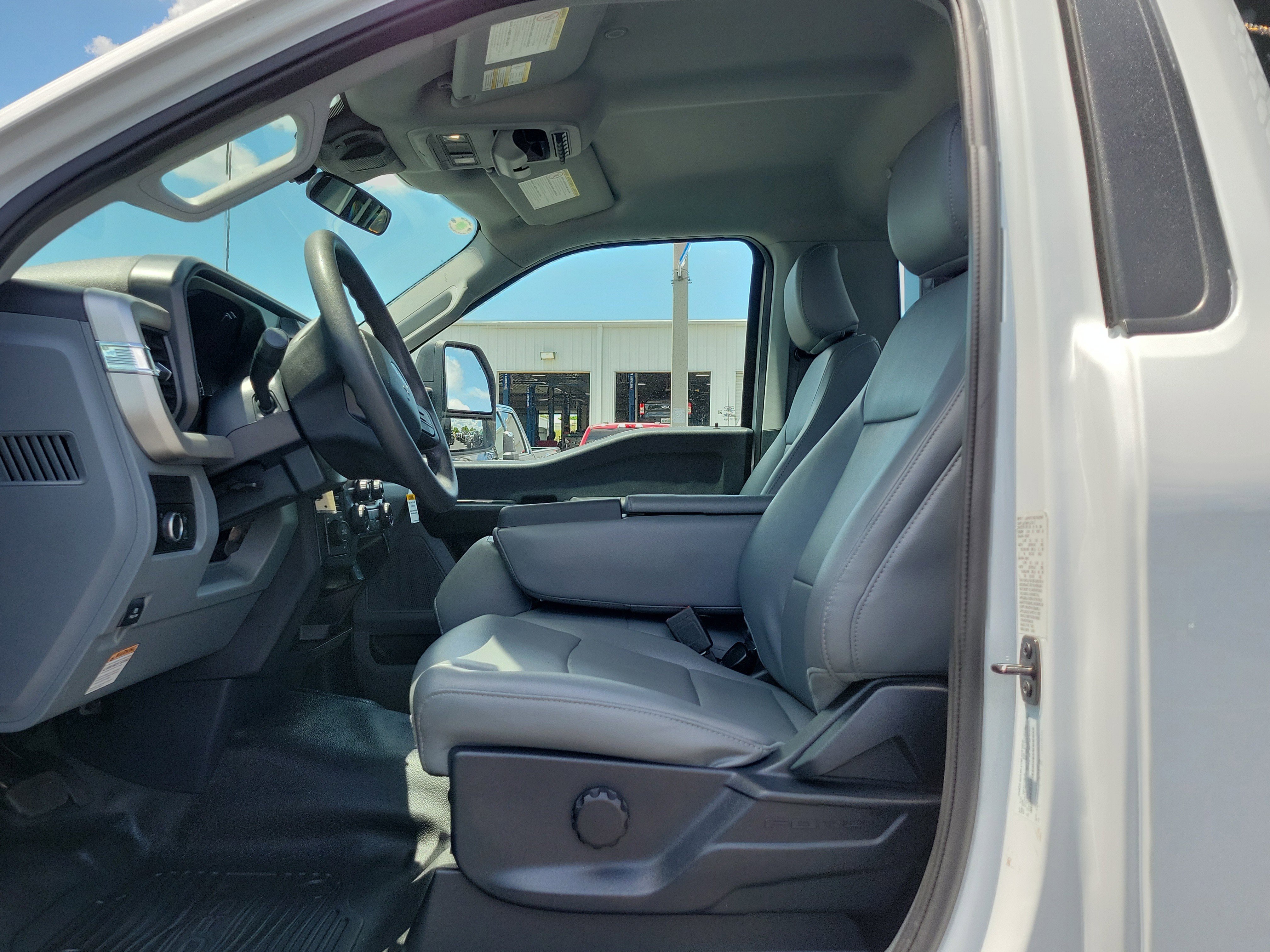 Used 2024 Ford F550 4x4 Regular Cab Super Duty image 13