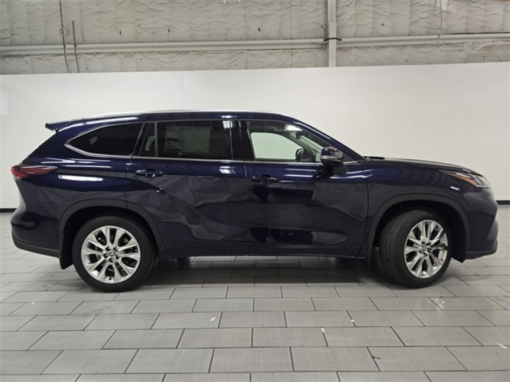 New 2026 Toyota Highlander Limited image 19