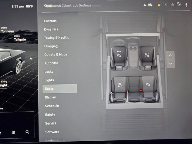 Used 2024 Tesla Cybertruck AWD Crew Cab image 40