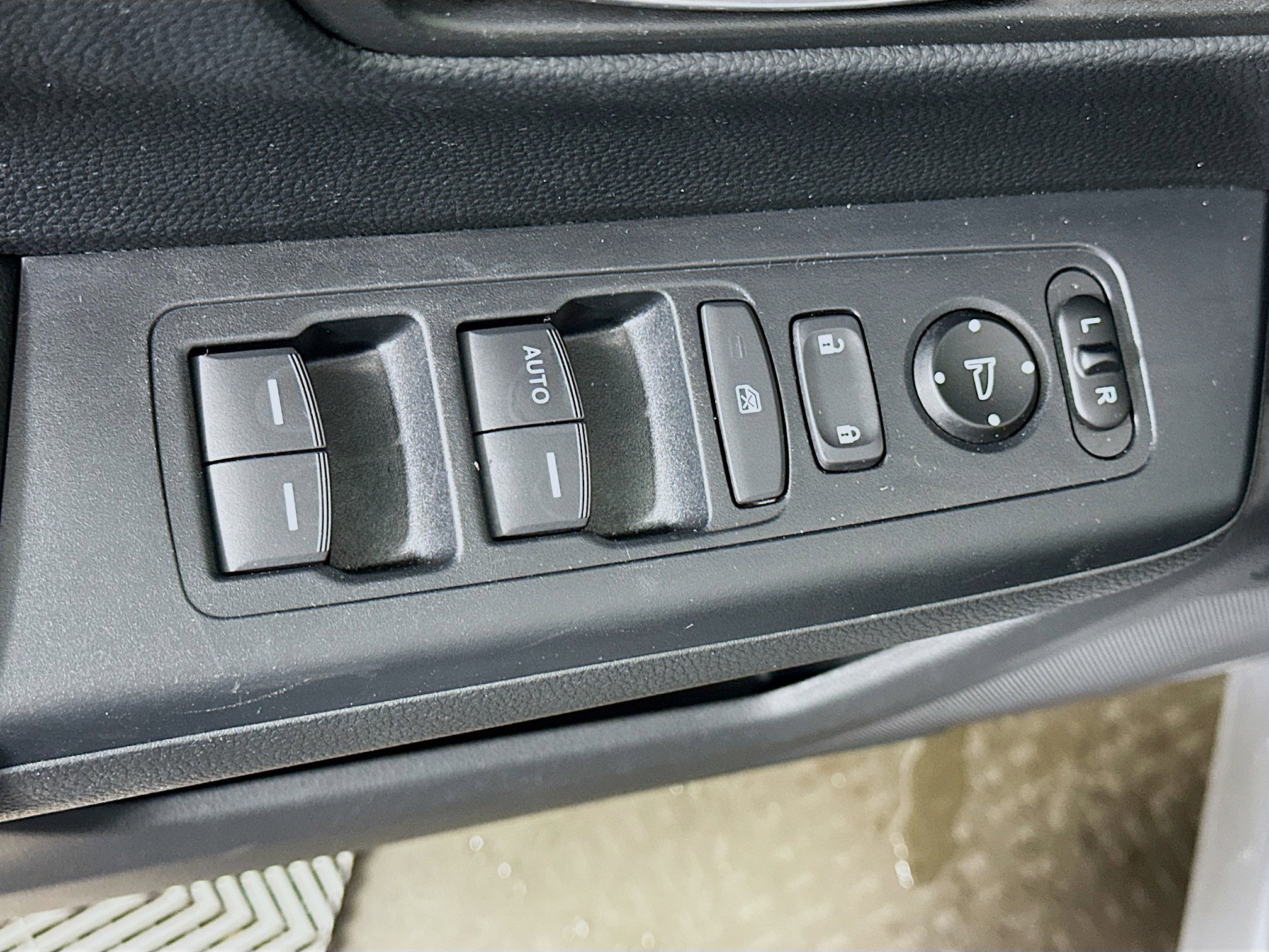 Used 2025 Honda CR-V LX image 15