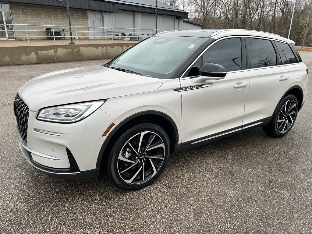 Used 2023 Lincoln Corsair Reserve w/ Equipment Group 201A image 3