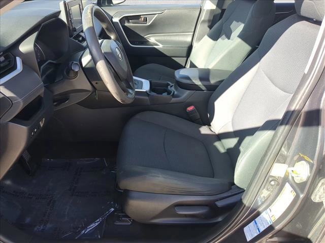 Used 2020 Toyota RAV4 LE image 16