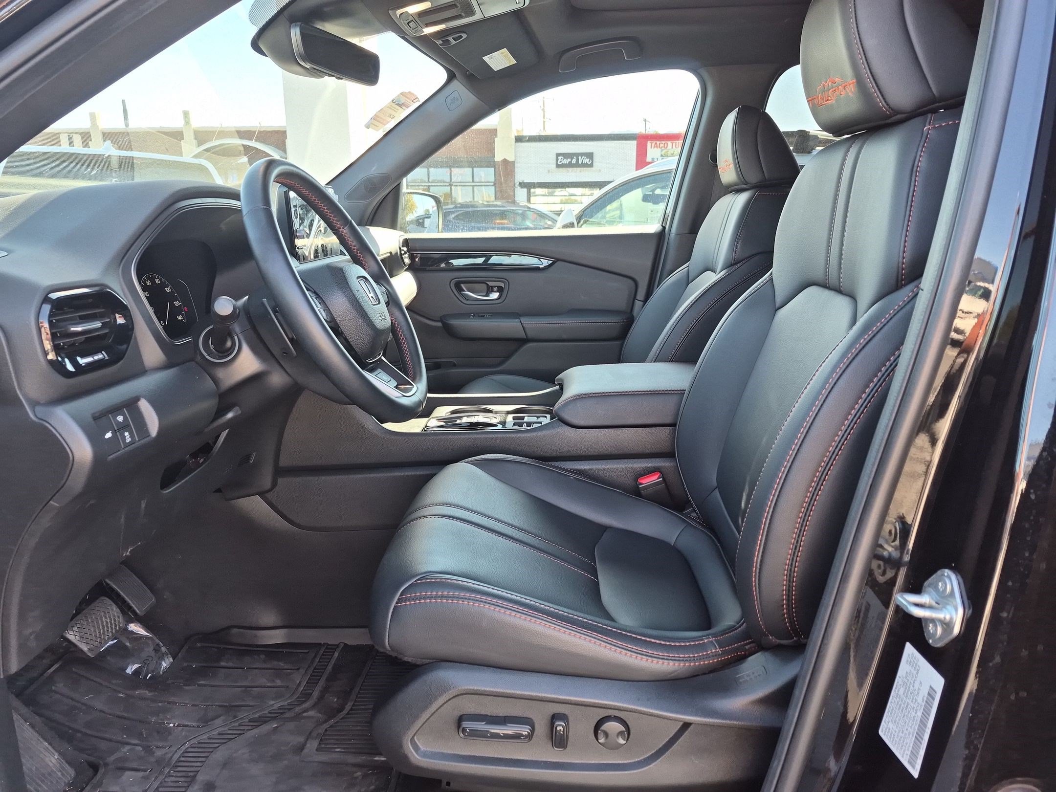 Used 2025 Honda Pilot TrailSport image 17