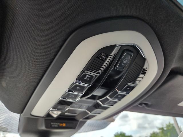 Used 2021 Porsche Macan AWD/4WD image 36