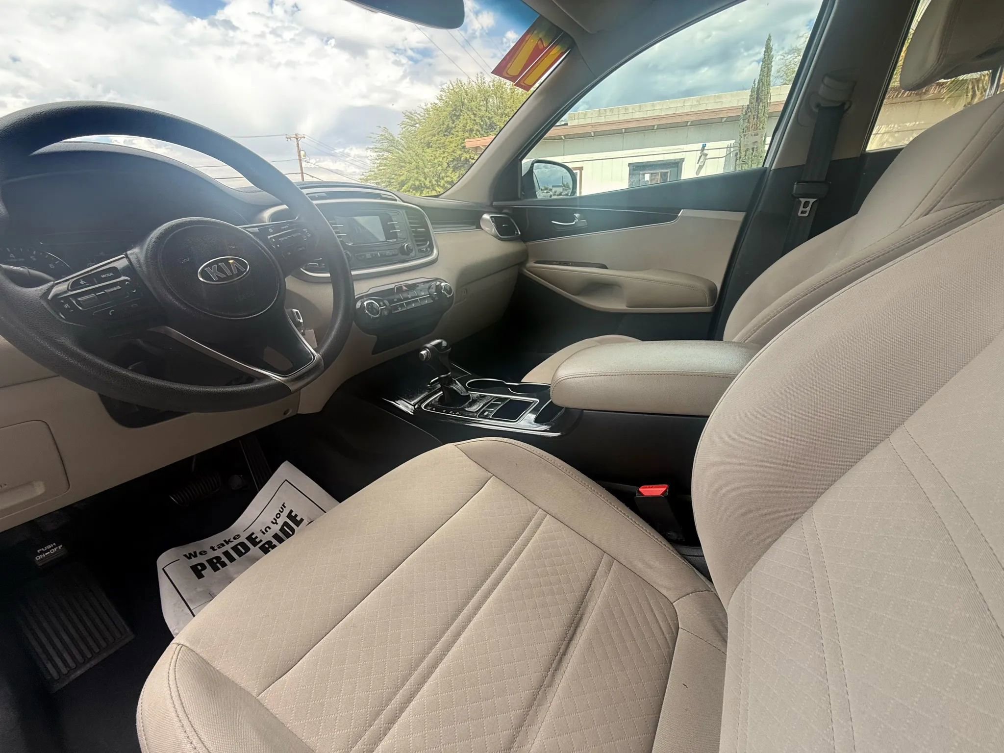 Used 2017 Kia Sorento LX image 9