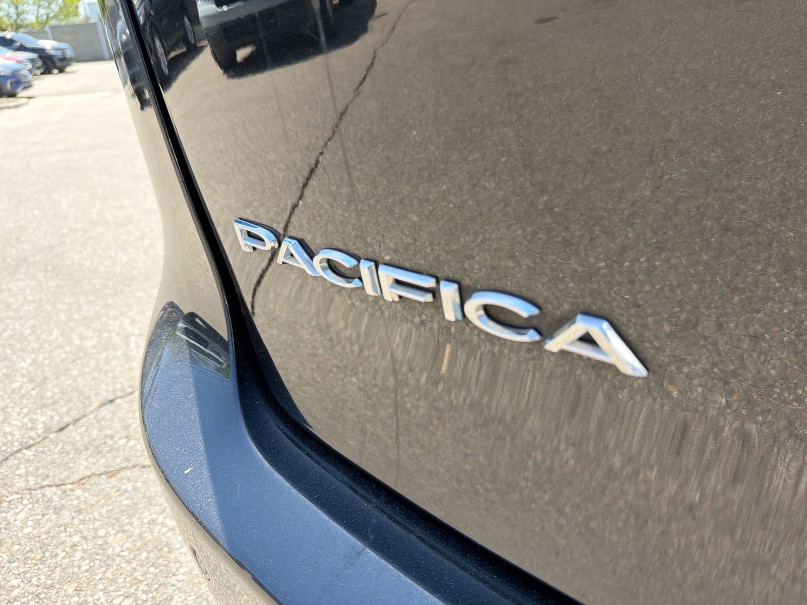 Used 2018 Chrysler Pacifica Limited FWD image 14