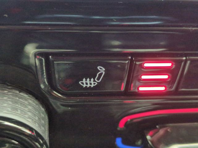 Used 2023 Jeep Grand Cherokee Limited w/ Black Appearance Package image 23