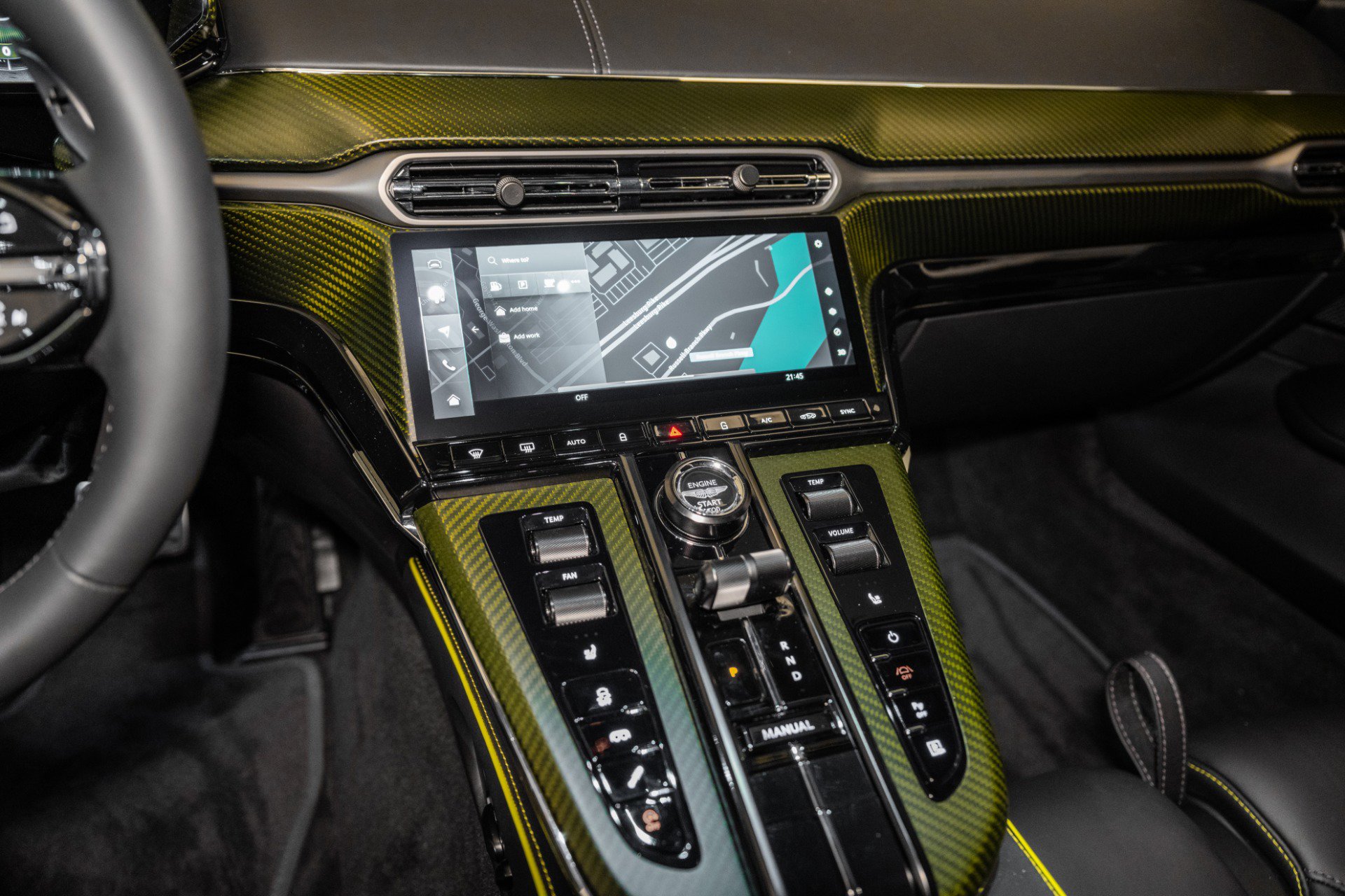 Used 2025 Aston Martin V8 Vantage Coupe image 21