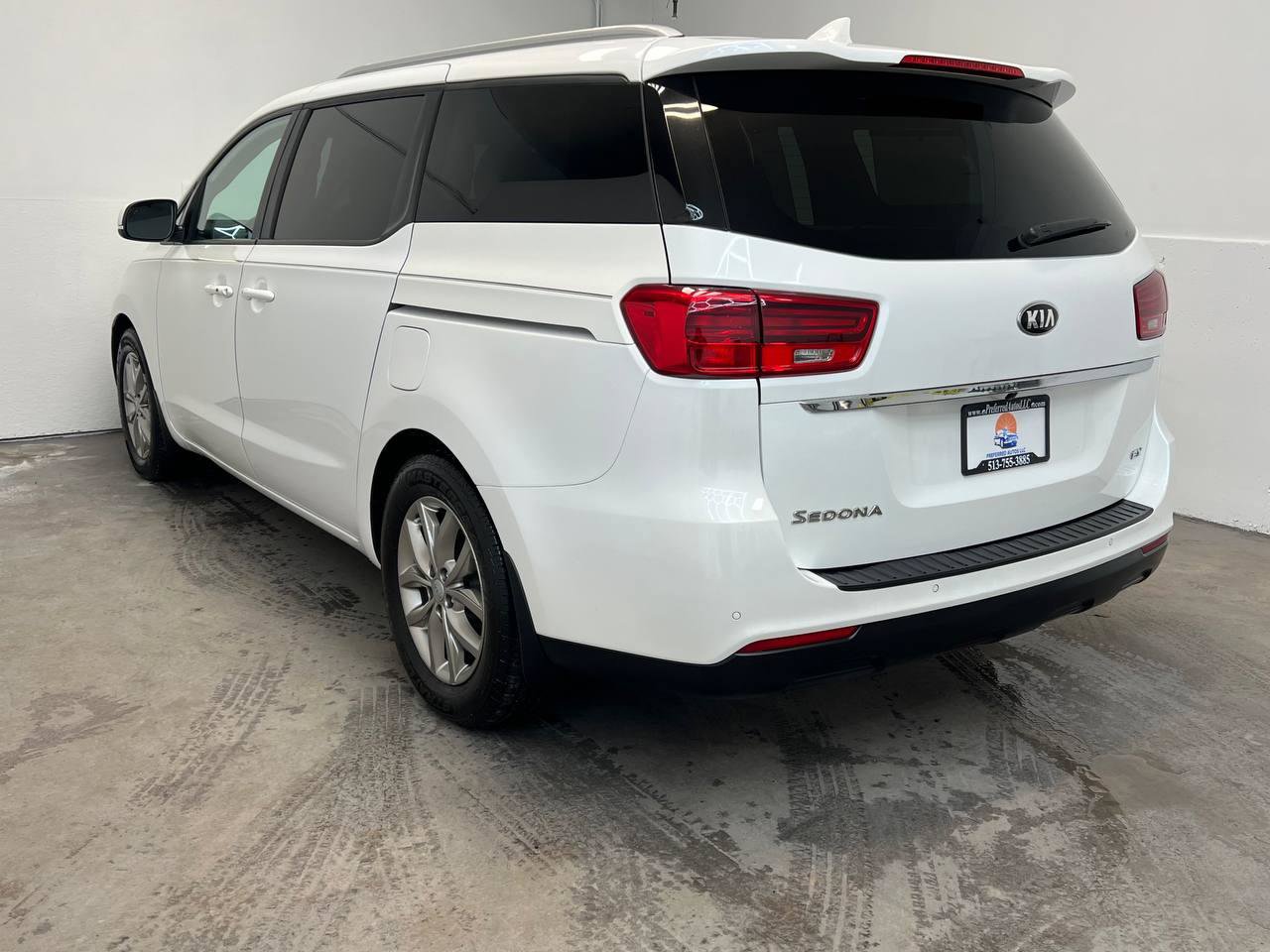 Used 2019 Kia Sedona EX image 4
