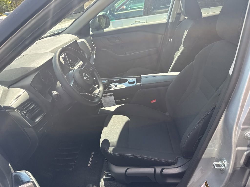 Used 2024 Nissan Rogue S AWD/4WD image 5