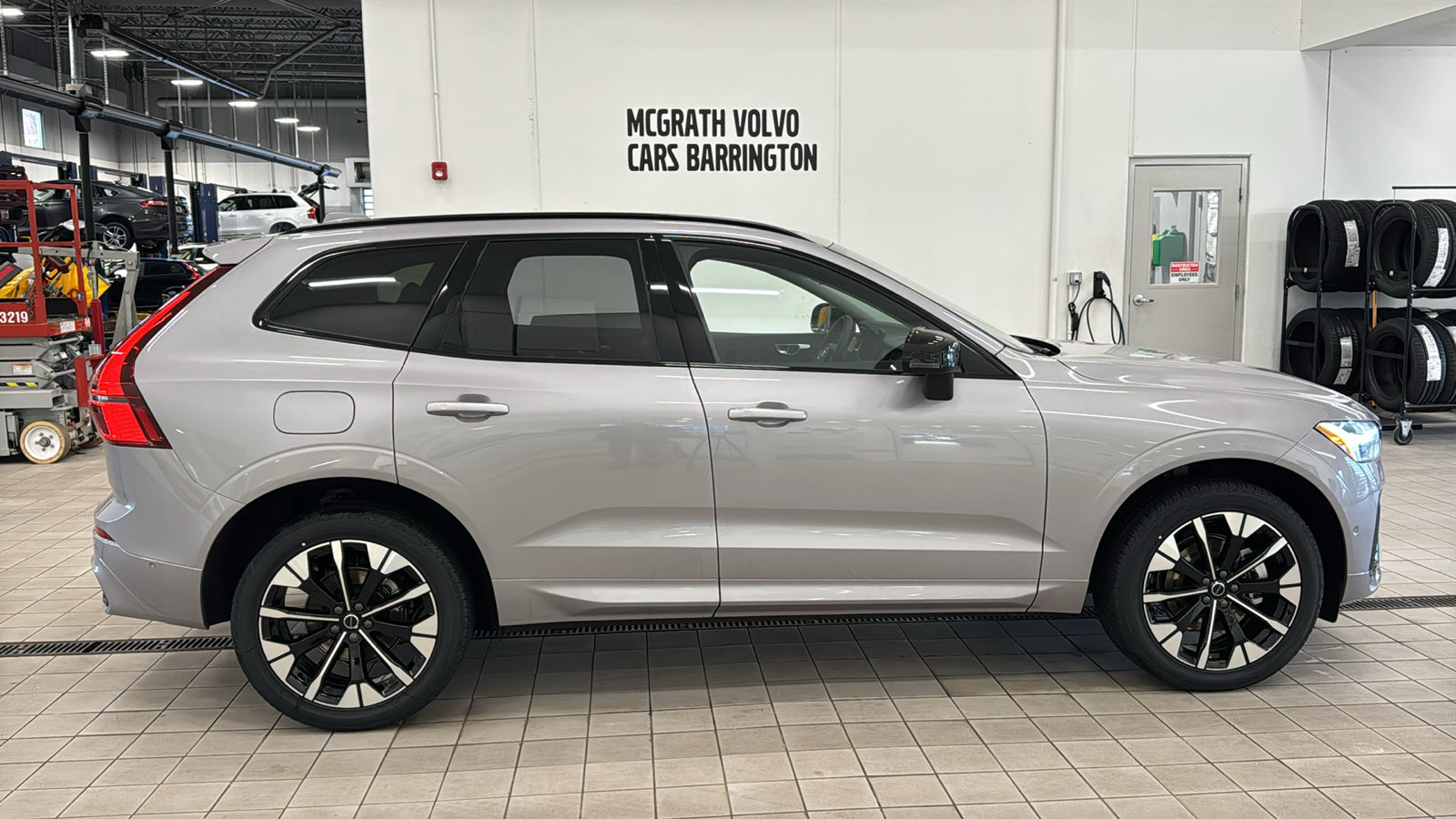 New 2026 Volvo XC60 B5 Plus w/ Protection Package Premier AWD/4WD image 4