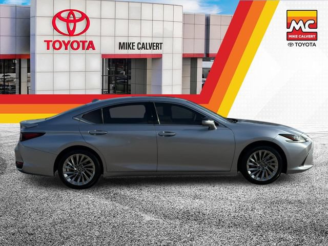 Used 2022 Lexus ES 300h Ultra Luxury w/ Accessory Package 2 FWD image 5