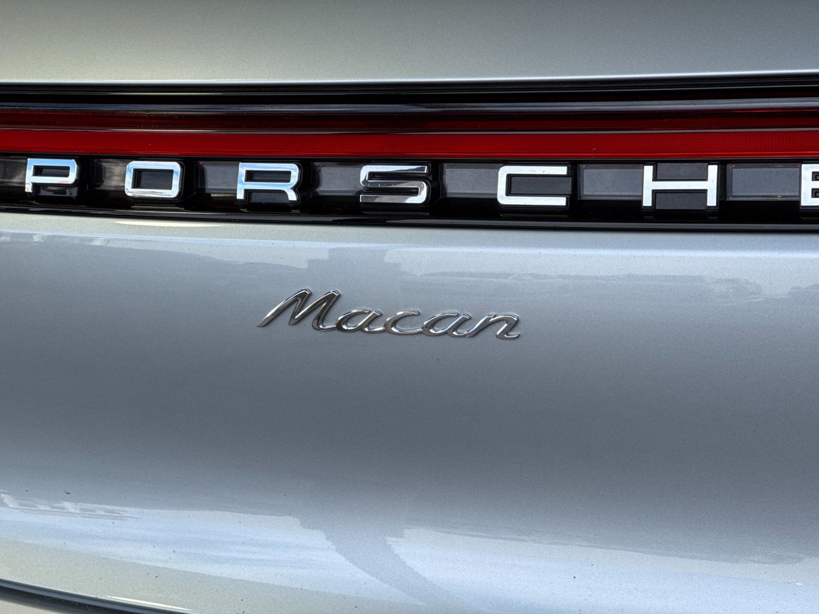 Certified 2026 Porsche Macan AWD/4WD image 33