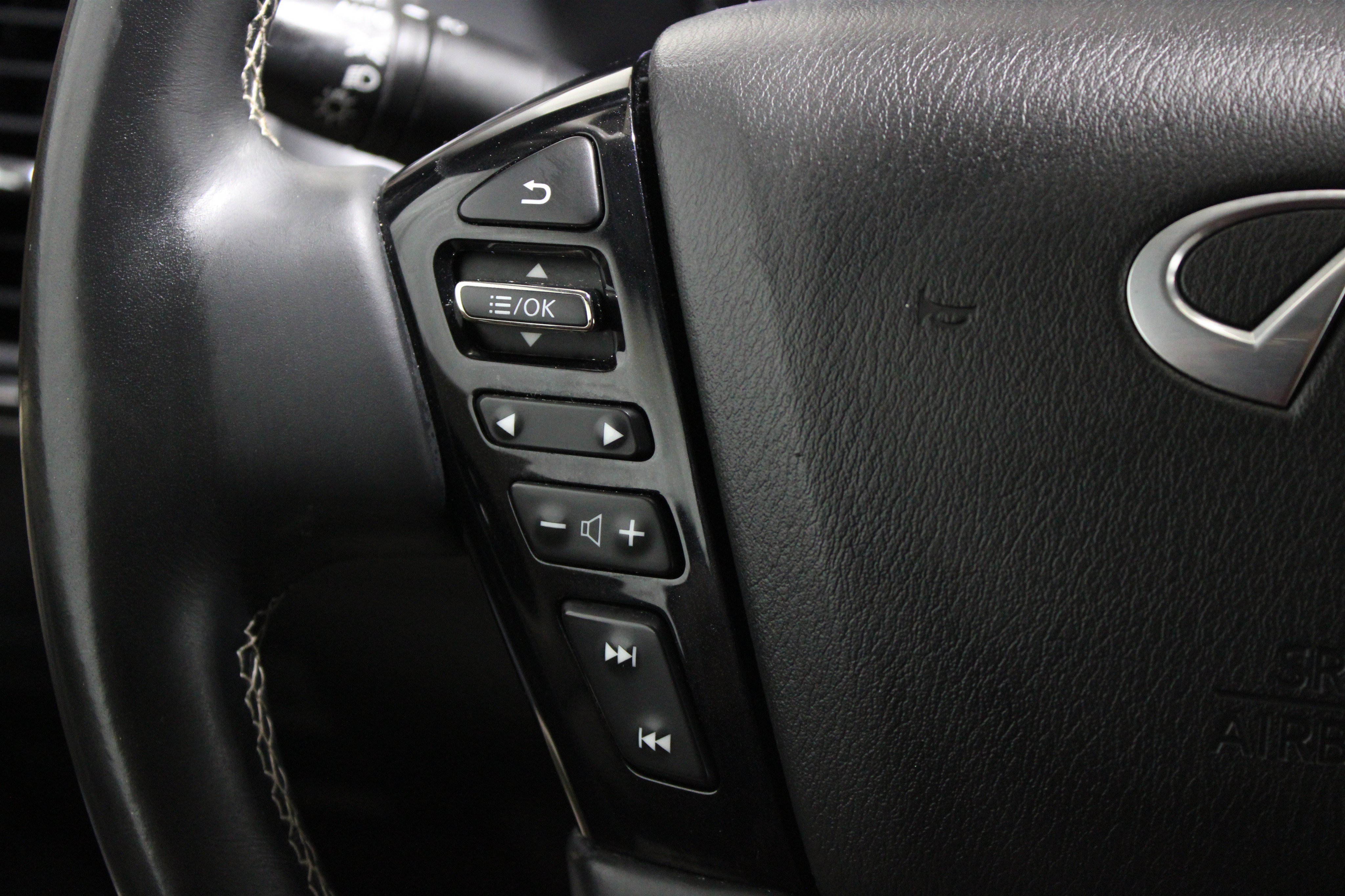 Used 2022 INFINITI QX80 Premium Select w/ All-Season Package RWD image 9