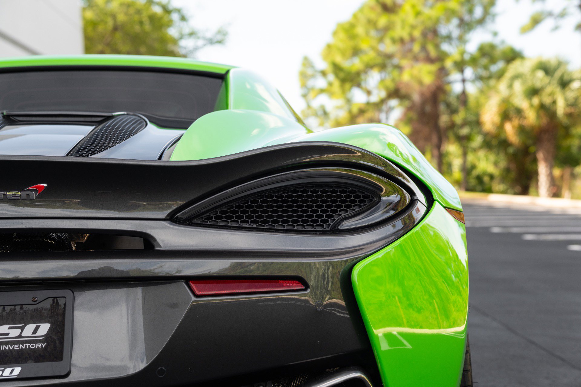 Used 2018 McLaren 570S Spider RWD image 17