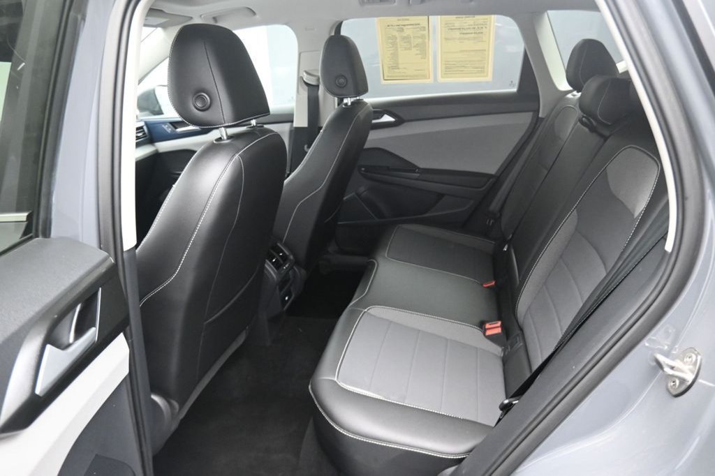 Used 2023 Volkswagen Taos SE w/ Panoramic Sunroof Package AWD/4WD image 36