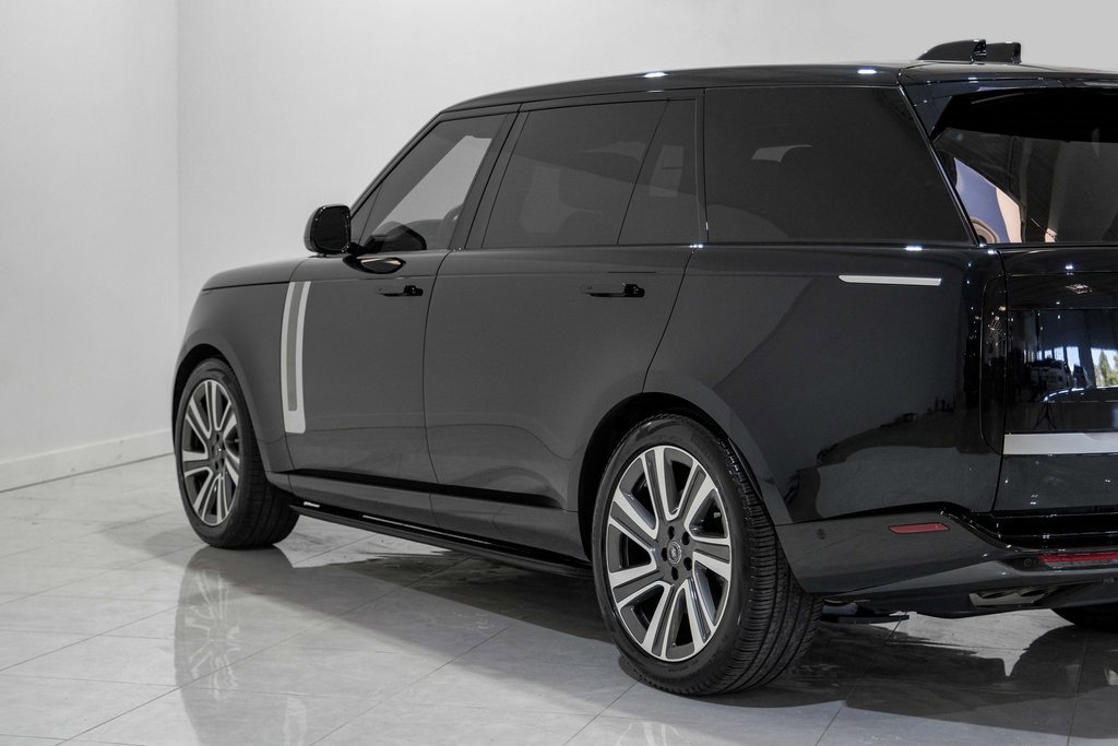 Used 2023 Land Rover Range Rover SV image 11