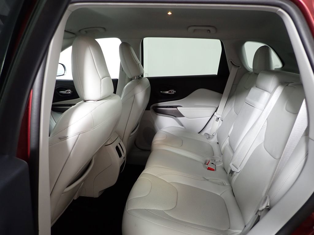 Used 2019 Jeep Cherokee Limited w/ Luxury Group image 40