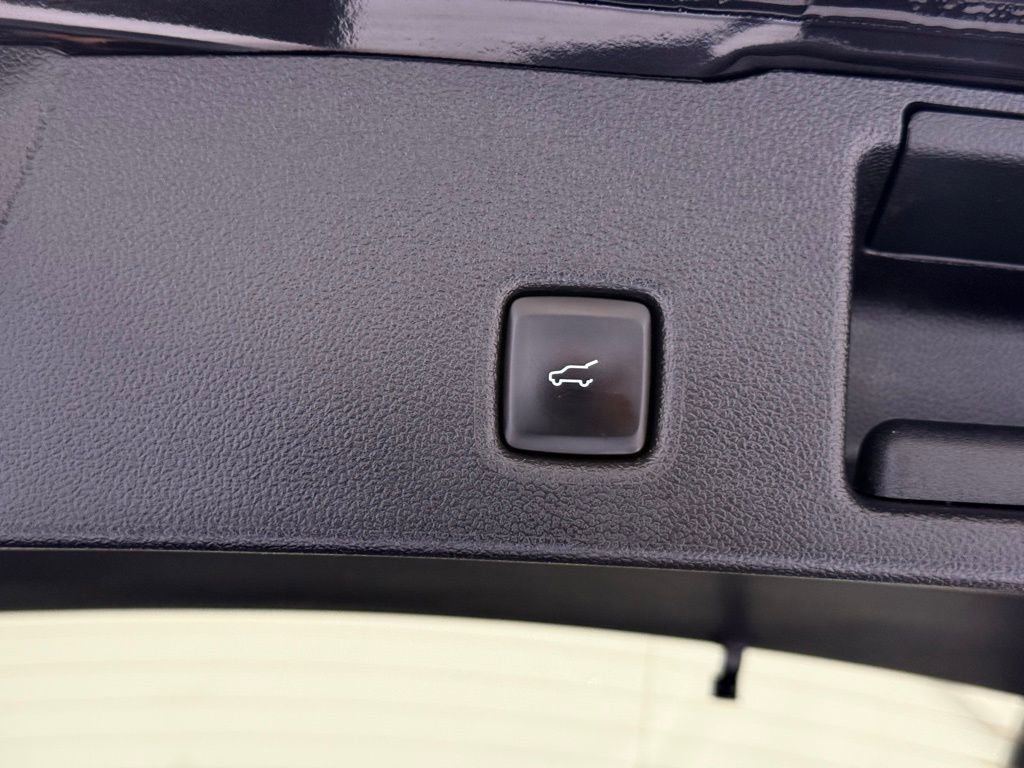 Used 2024 Ford Escape Platinum AWD/4WD image 5