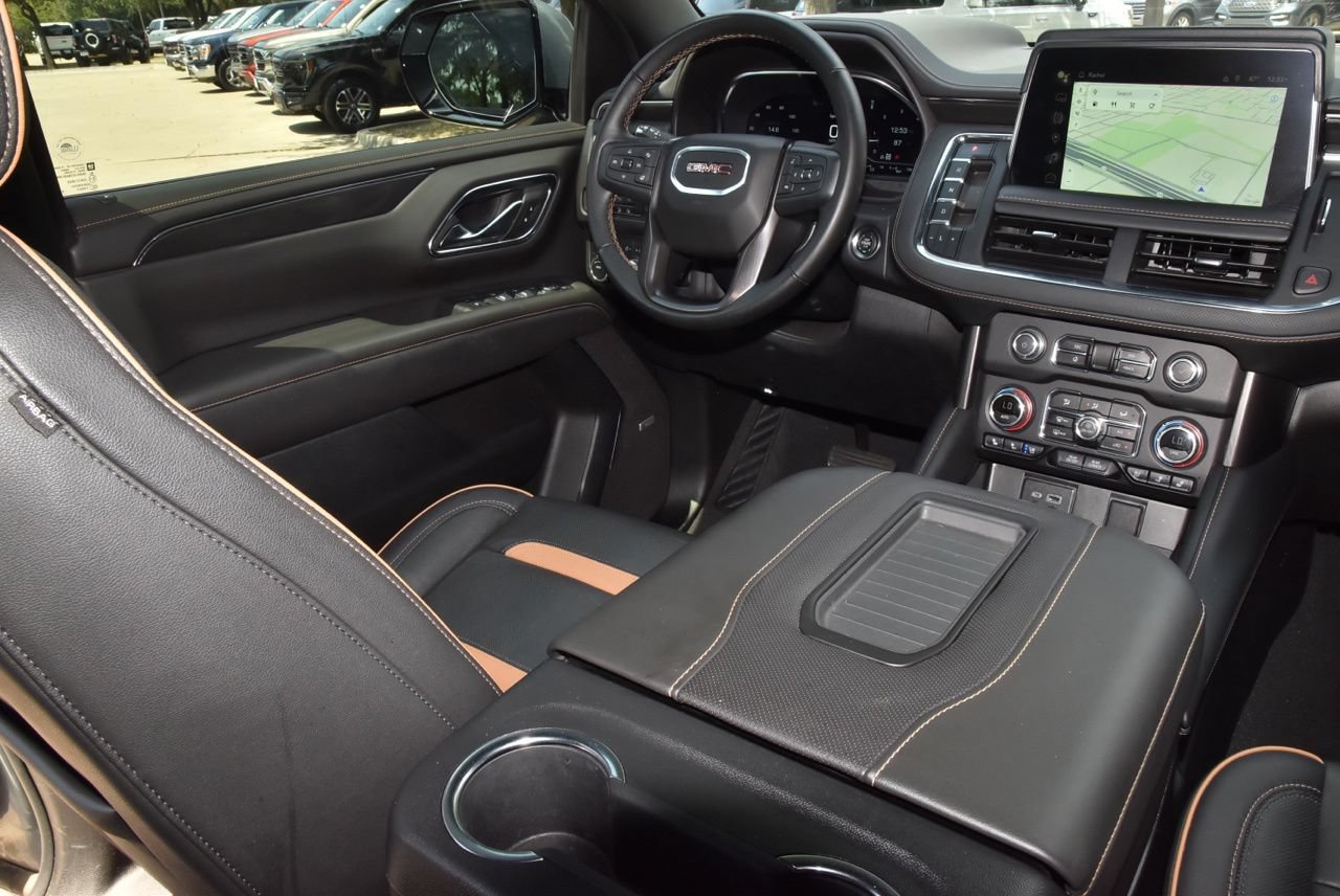 Used 2024 GMC Yukon AT4 w/ Technology Package AWD/4WD image 16