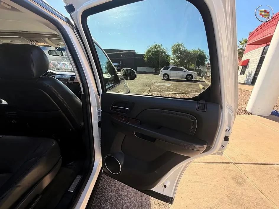 Used 2013 Cadillac Escalade Premium RWD image 17