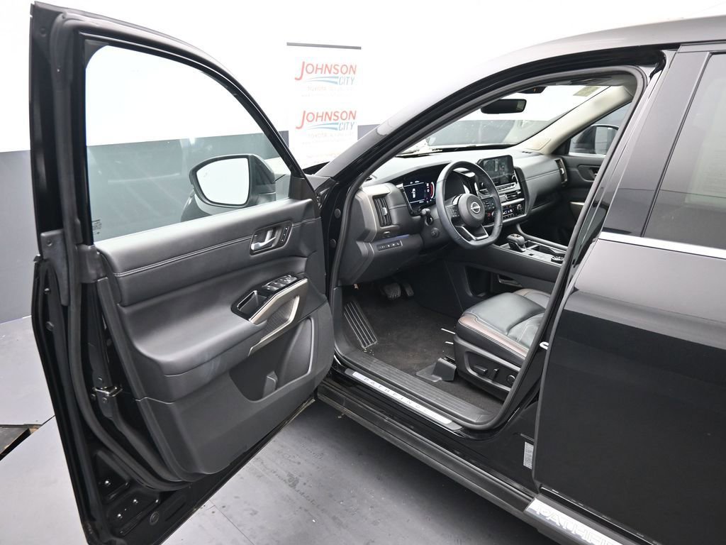 Used 2024 Nissan Pathfinder Platinum w/ Cargo Package image 25