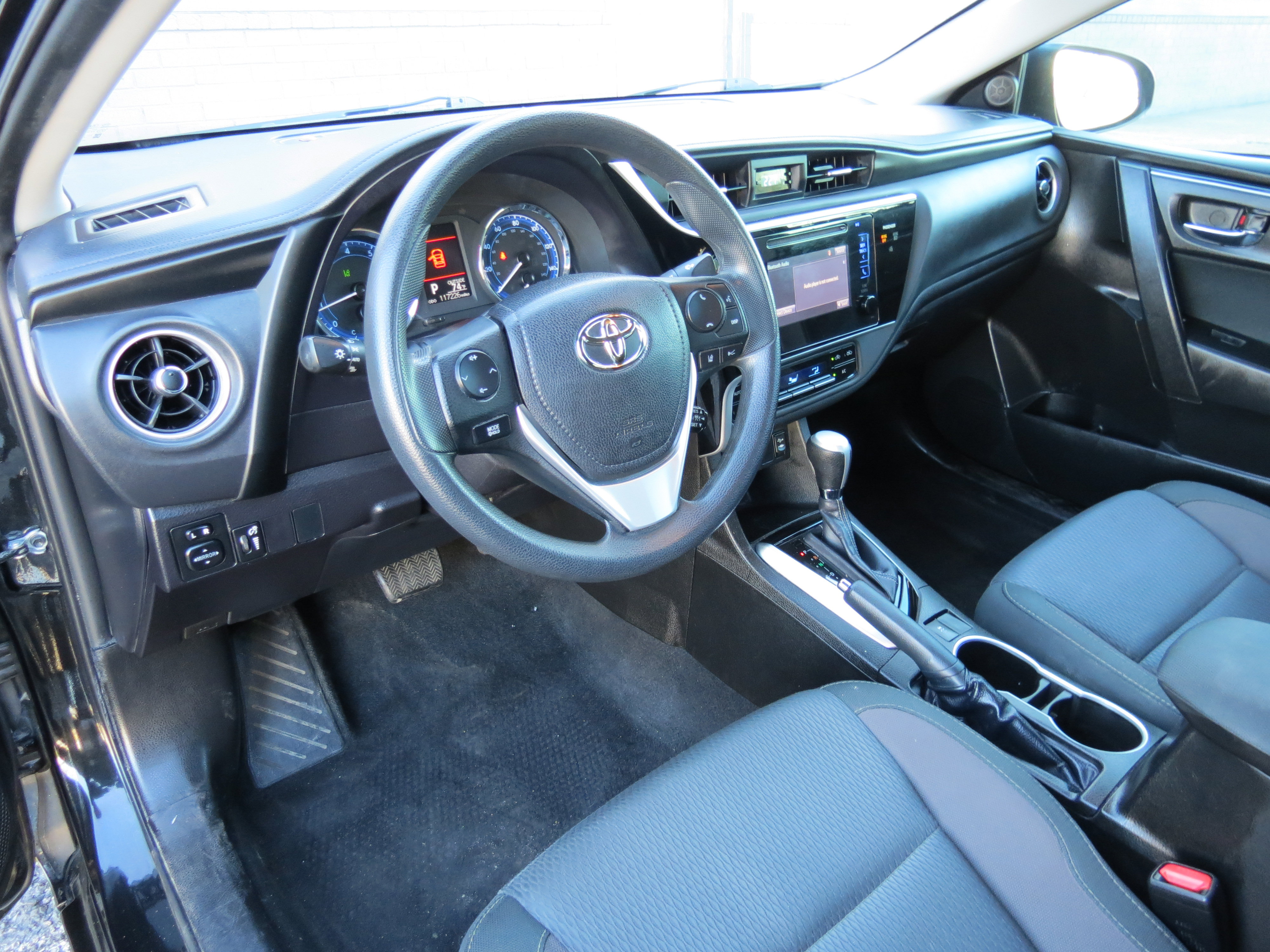 Used 2017 Toyota Corolla LE FWD image 26