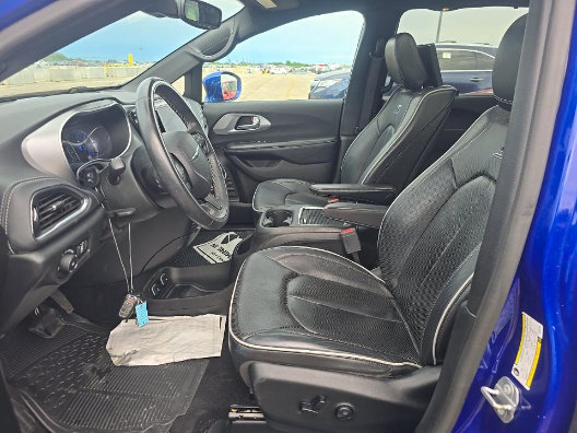Used 2019 Chrysler Pacifica Limited w/ Advanced Safetytec Group FWD image 13