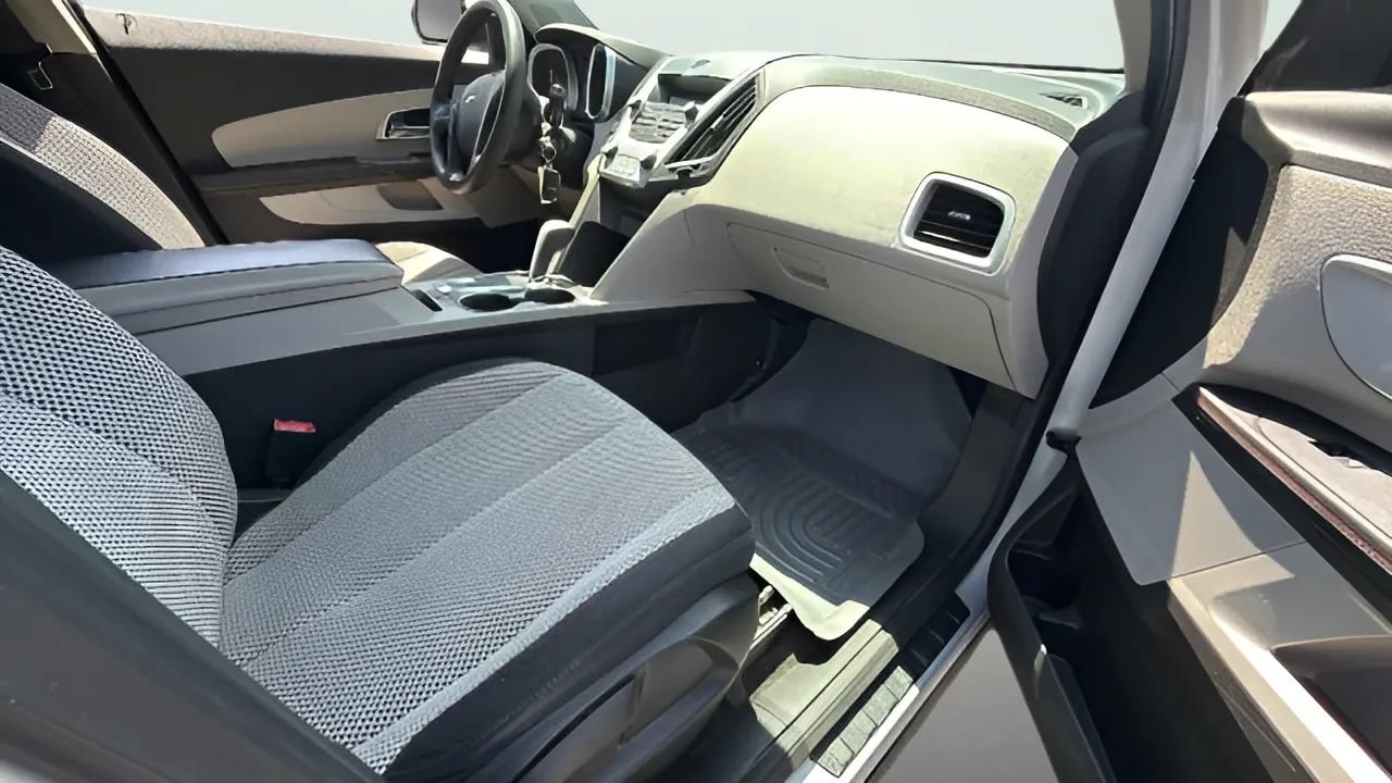Used 2010 Chevrolet Equinox LT AWD/4WD image 9