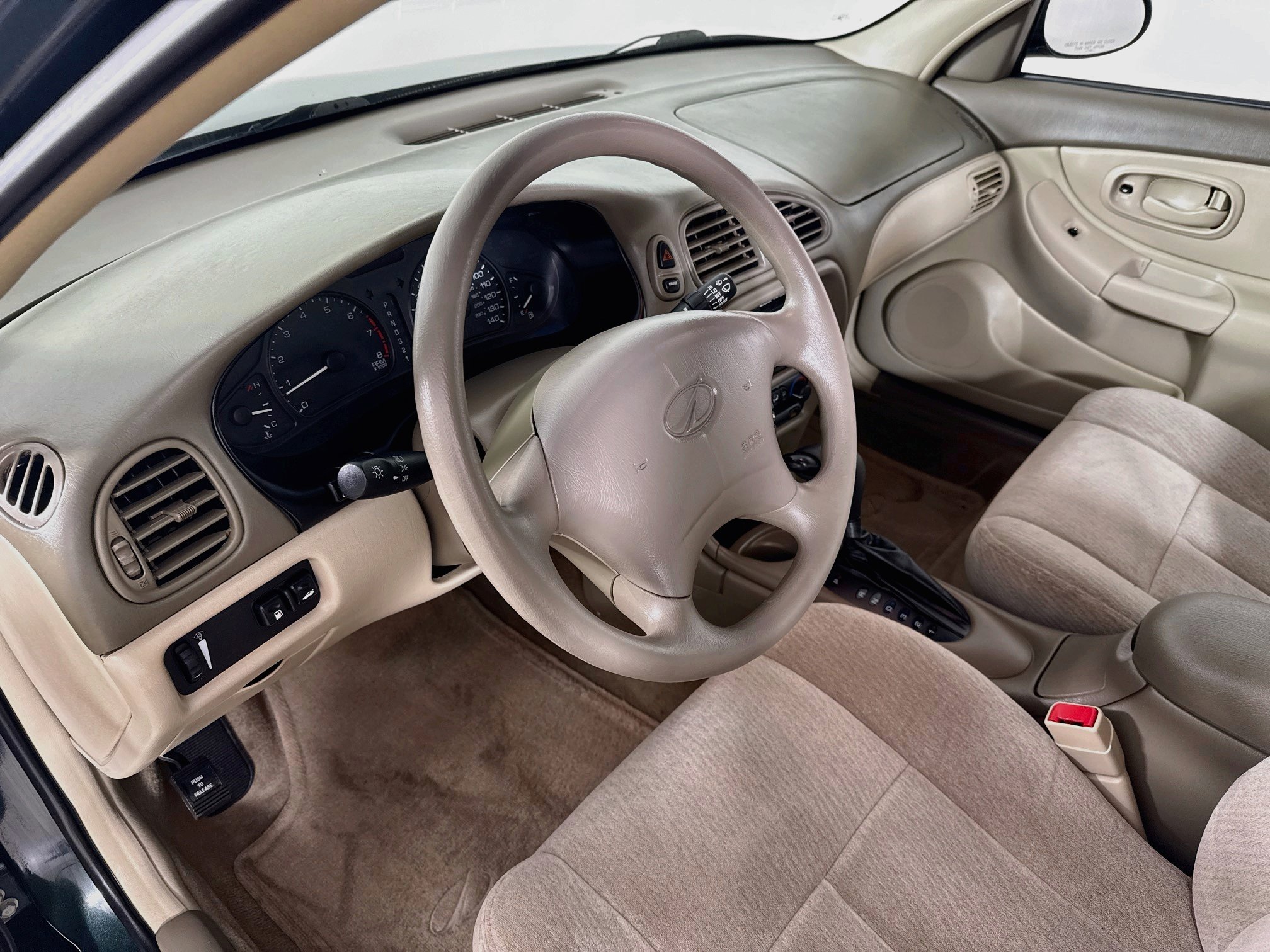 Used 2000 Oldsmobile Intrigue GX FWD image 10